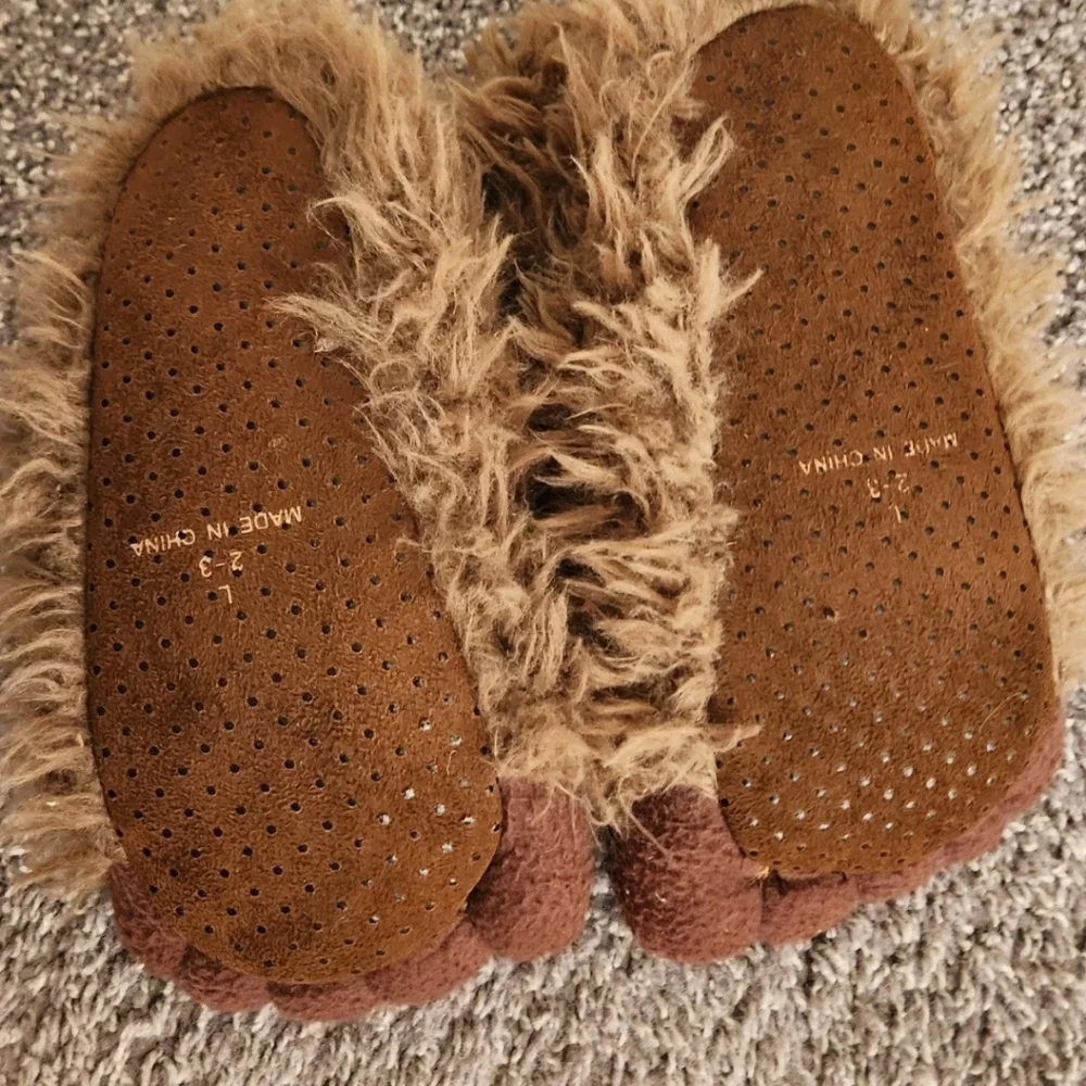 Kids Bigfoot Furry Monster Feet Brown Faux Fur Home Slippers Youth L 2-3